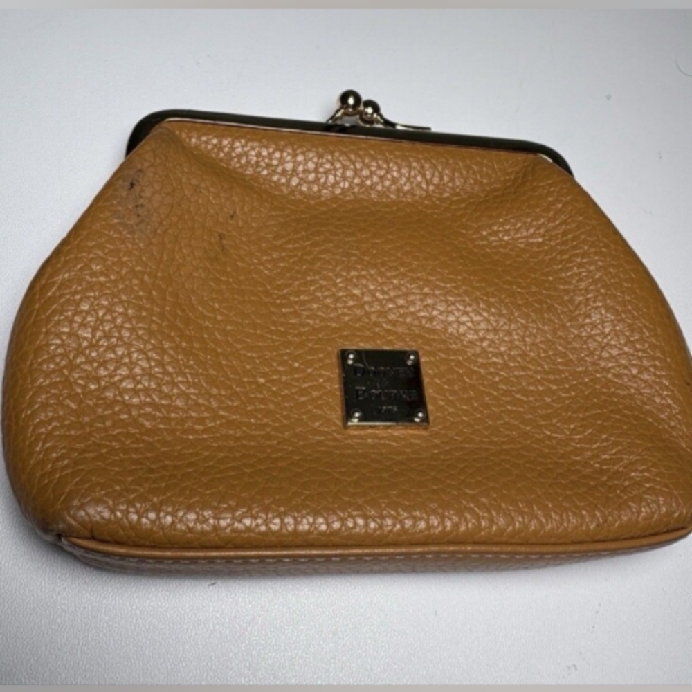 🤓Last Chance🤓Dooney & Bourke Kisslock Framed Pebbled Leather Wallet